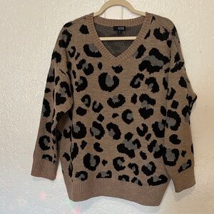 a.n.a Women's V-Neck Leopard Sweater - Tan and Black. XL